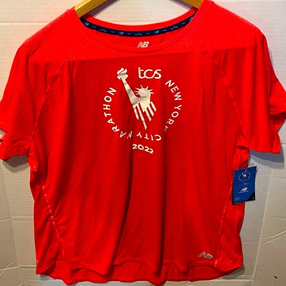 New Balance 2022 NYC Marathon Impact Run Short Sleeve- W 2XL -Electric Red - NWT - Picture 1 of 3